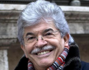 Antonio Razzi, il senatore debutta come cantante.