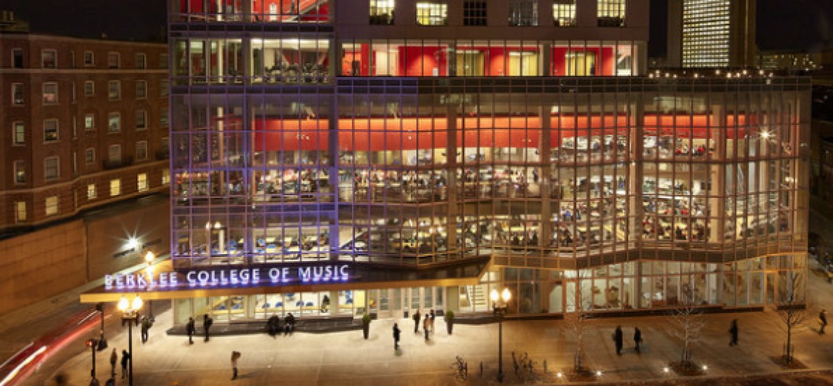 Berklee College ha annunciato i suoi primi due master online per la produzione di musica