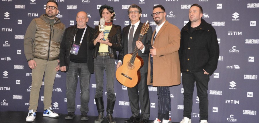SANREMO 2025  LUCIO CORSI vince il “PREMIO ASSOMUSICA”