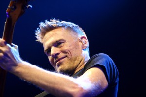 Bryan Adams cancella un concerto contro una legge illiberale