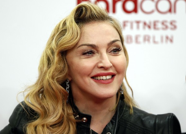 Madonna, tributo a Prince ai Billboard Music Awards
