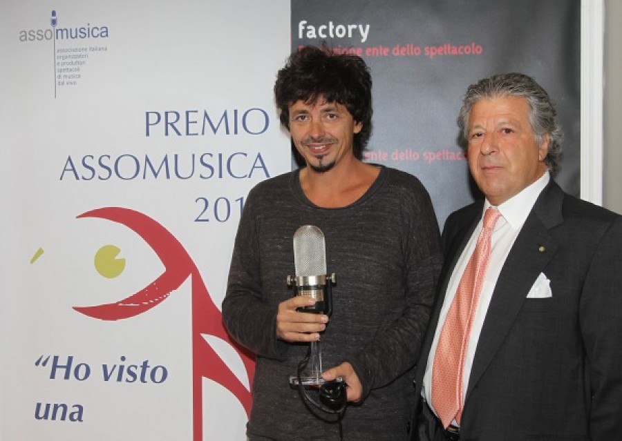 PREMIO ASSOMUSICA 2015 AL BRANO “A CUOR LEGGERO” DI RICCARDO SINIGALLIA