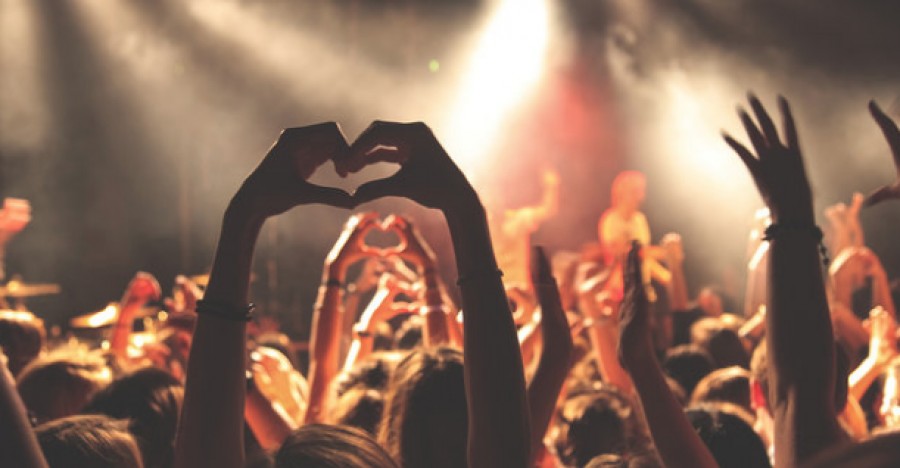 I fan vendono i biglietti dei festival per guadagnare optional d'oro